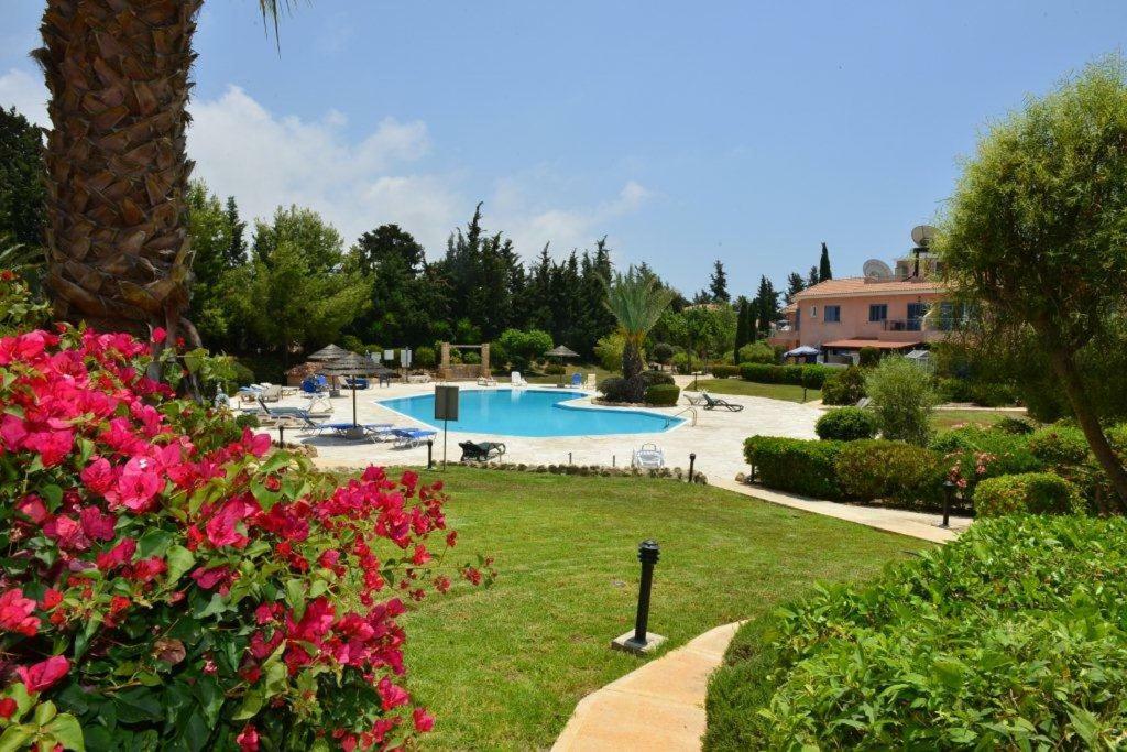 Paphos Limnaria Villas Sunny Garden Apartment מראה חיצוני תמונה