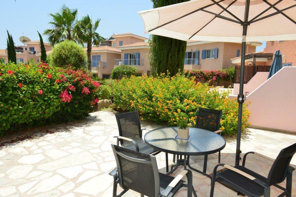Paphos Limnaria Villas Sunny Garden Apartment מראה חיצוני תמונה