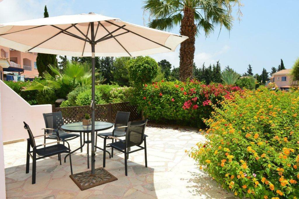Paphos Limnaria Villas Sunny Garden Apartment מראה חיצוני תמונה